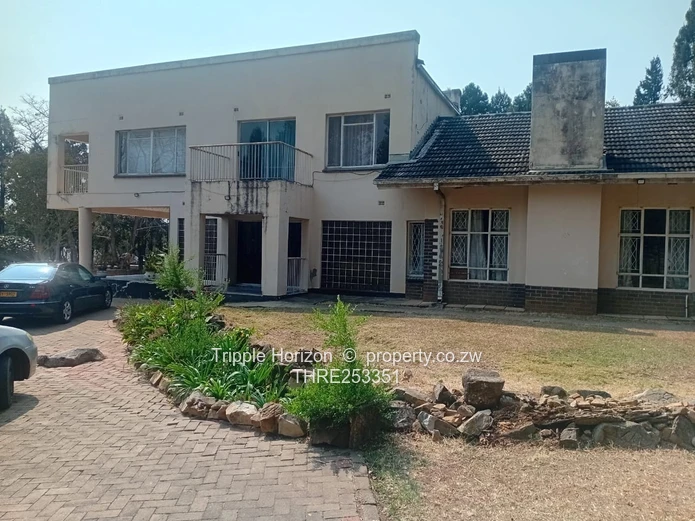 Ballantyne Park: 5-Bed Family Home with Pool & Borehole