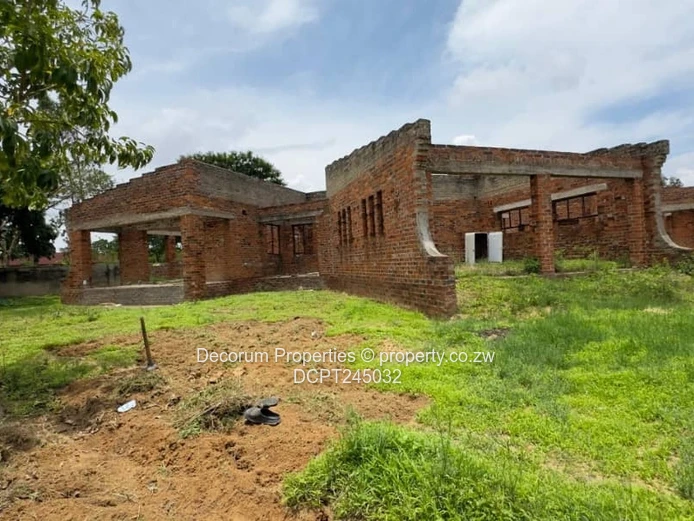 Unfinished 5-Bed House on 2025m² Stand 