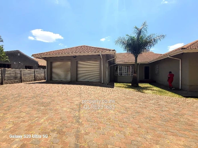 Immediate Rental: Spacious 4-Bed Home - Westgate