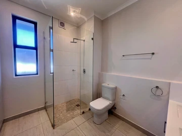 2 Bedroom Flat & Apartment