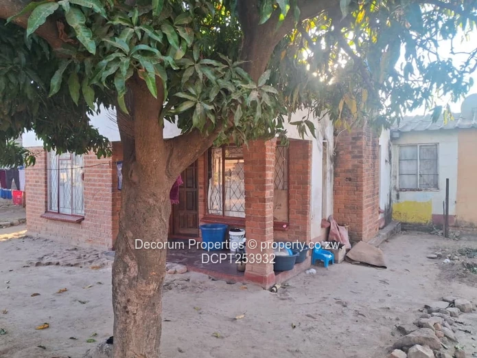 4-Bed Brick Home  in Glen Norah for sale (Sole Mandate)