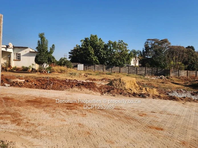 600m2 Cluster Stand in Quinnington, Harare North — Paved, Subdividable (Sole Mandate)