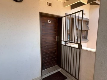 2 Bedroom Flat & Apartment