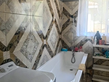 2 Bedroom Flat & Apartment