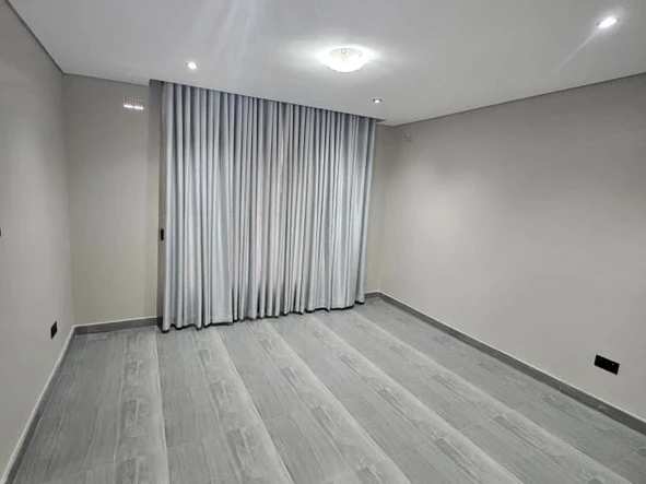 3 Bedroom Flat & Apartment