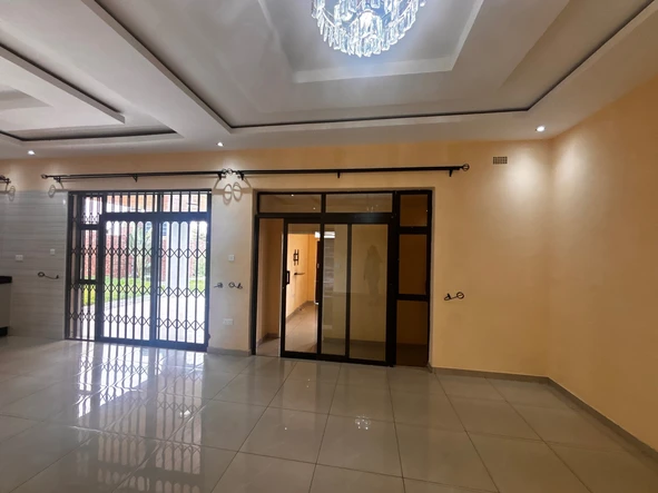 5 Bedroom Flat & Apartment