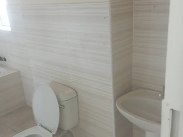 2 Bedroom Flat & Apartment