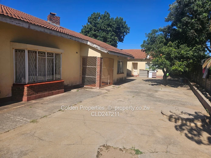 Spacious 3-Bed Home in Zimre Park - 936m² & Borehole (Sole Mandate)