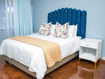 2 Bedroom Flat & Apartment