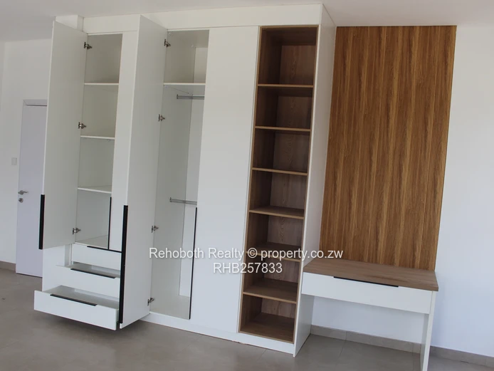 Contemporary 4-Bed Marlborough Flat with Borehole