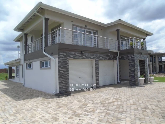 Modern 4-Bed Arlington Home with Double Garage & Borehole