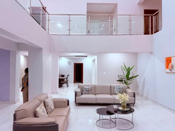 6 Bedroom House