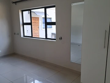 3 Bedroom Flat & Apartment