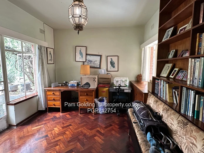 Tranquil Family Retreat With A Natural Stream