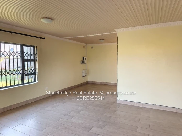 3 Bedroom House in Lochview To Rent