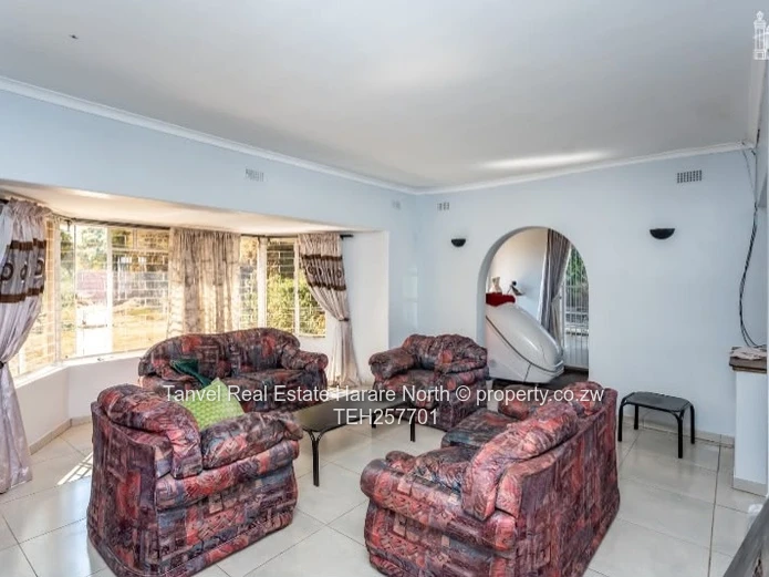 Captivating & Spuse to let with 3 bedrooms,main ensuite,lounge,dining, modern fitted kitchen,Solar 