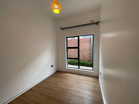 4 Bedroom Flat & Apartment