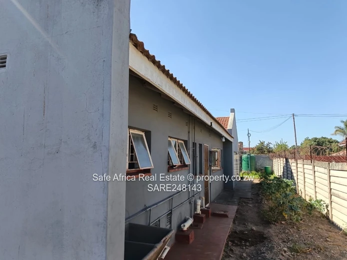 Waterfalls Mainway Meadows – Elegant 3-Bedroom Family Home for Sale