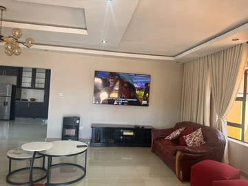 4 Bedroom Flat & Apartment