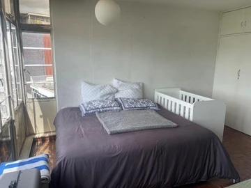 2 Bedroom Flat & Apartment