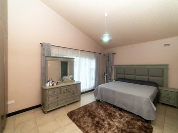 3 Bedroom Flat & Apartment