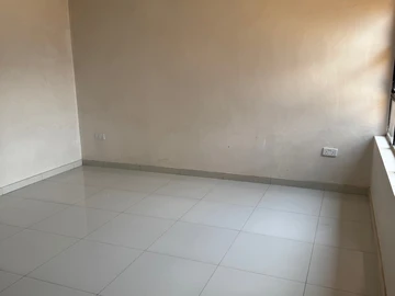 2 Bedroom Flat & Apartment