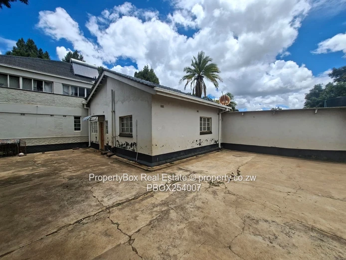 Eastlea Prime Property for Sale suitatble for Offices!