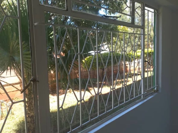 2 Bedroom Flat & Apartment