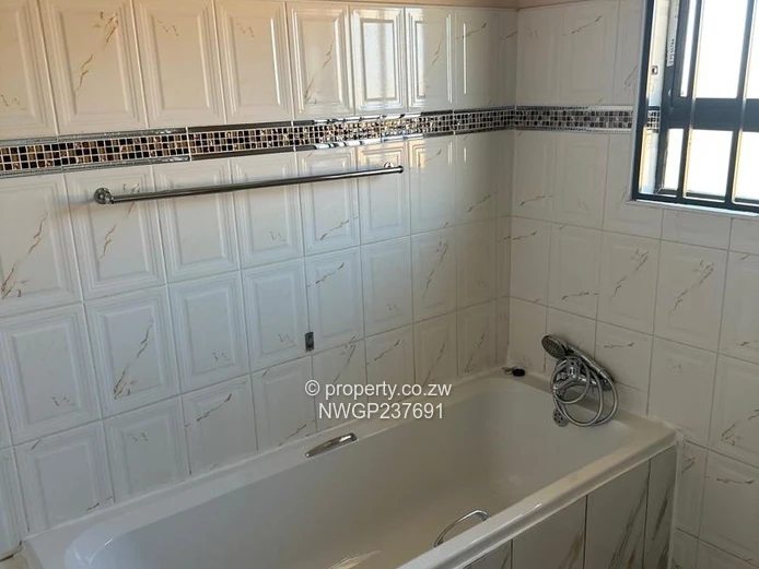 Selbourne Park 3-Bed Townhouse with Garage & Garden