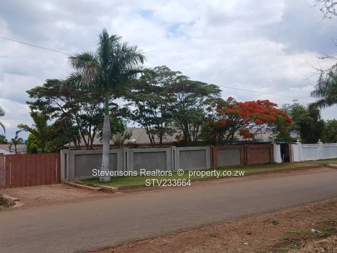 Galloway Park 6 Bedroom House, Norton