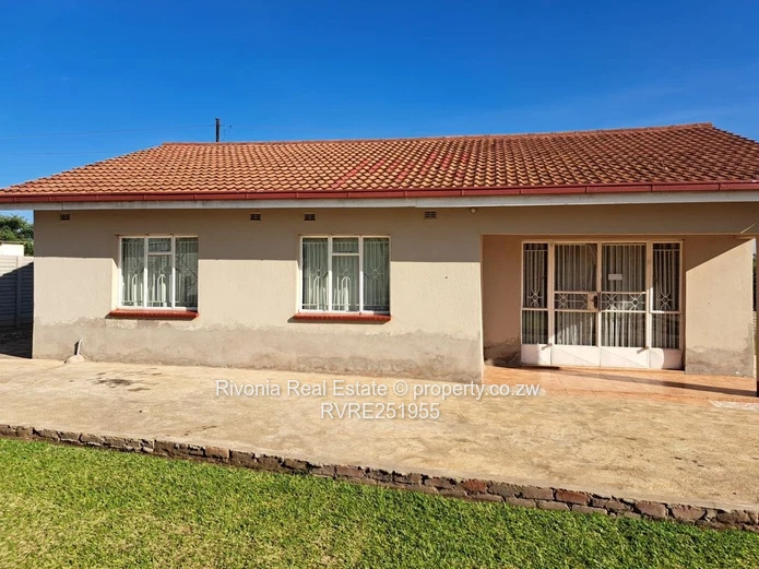 Neat 2-Bed Cottage in Whitecliff with Secure Yard