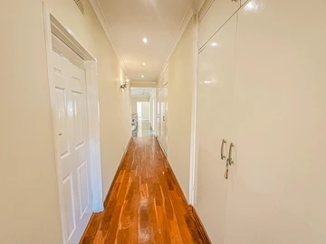 6 Bedroom House