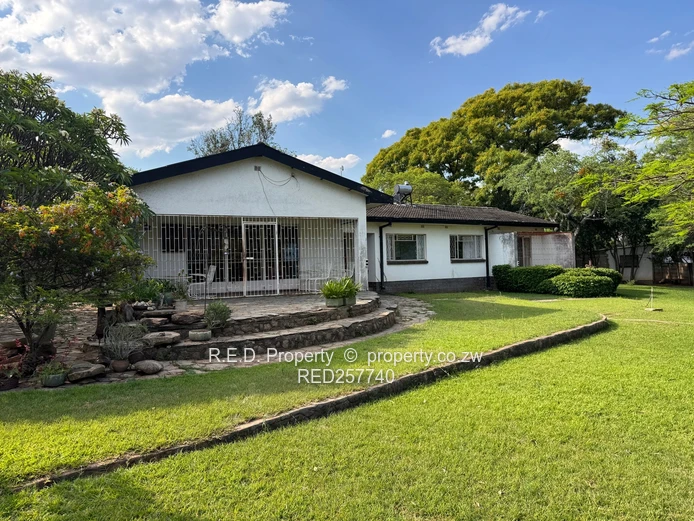 A Home With Generous Grounds In Burnside
