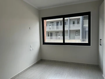2 Bedroom Flat & Apartment