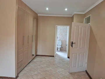 3 Bedroom Flat & Apartment