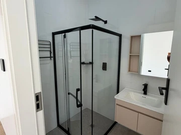 2 Bedroom Flat & Apartment