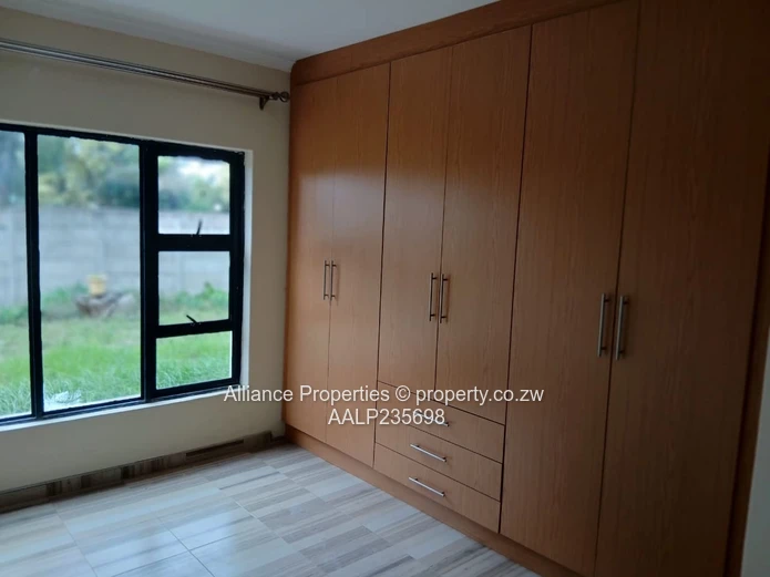 Newly Built 5-Bedroom Spacious, Stylish Cluster with Borehole in Strathaven 