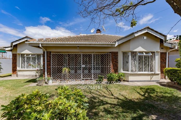 Charming Family Home In Zimre Park