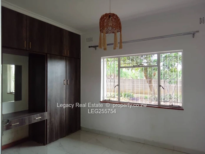 Bright 1-Bed Home in Greendale - Borehole & Modern Tiles