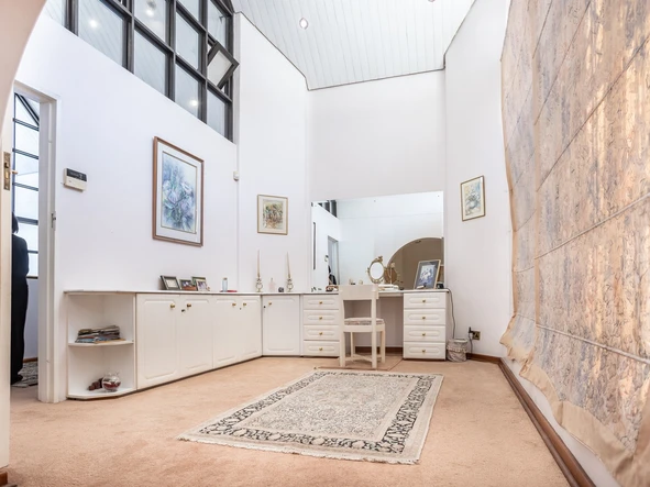 3 Bedroom Flat & Apartment