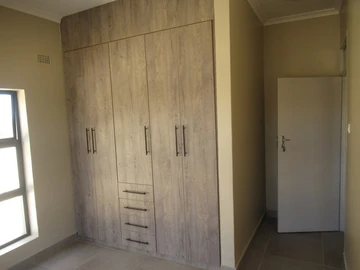 3 Bedroom Flat & Apartment