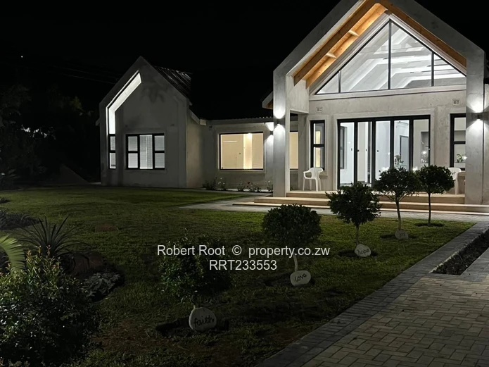 Stunning Home in Prestigious Neighboorhood