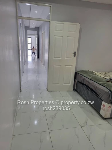 Modern 5-Bed Home on 1000m² in Zimre Park — Borehole