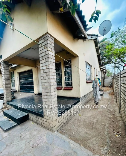Glen Norah 3-Bed, 2-Bath Home - Walled with Verandah