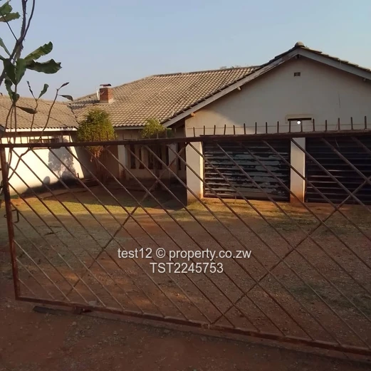 Chinhoyi Riverside house for sale  (Sole Mandate)