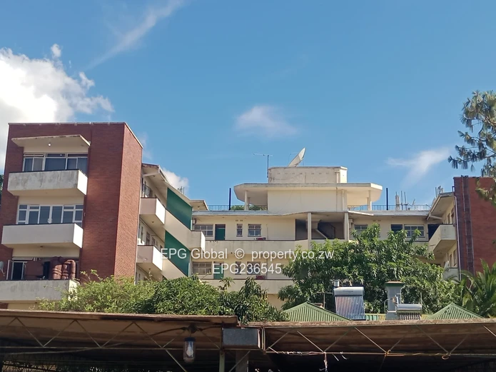 Recently redecorated 2 bedrooms flat 