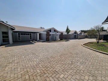 3 Bedroom Flat & Apartment