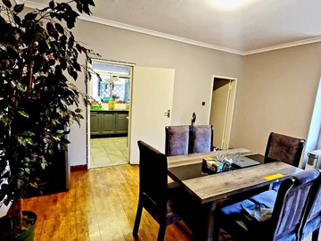 3 Bedroom Flat & Apartment