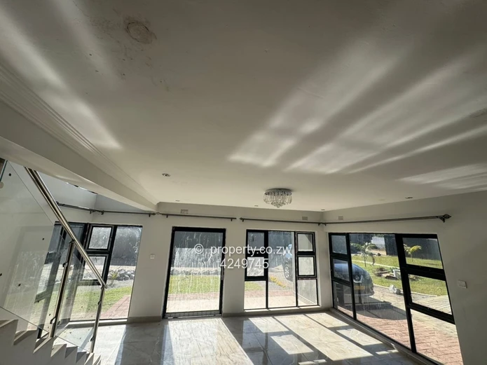 Marlborough East 4 bedroomed duplex apartment for rent 