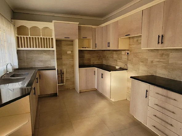 4 Bedroom Flat & Apartment